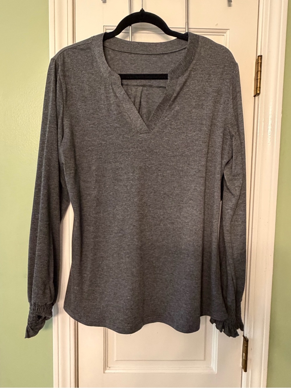 Women’s Gray Notch Neck Long Sleeve Top